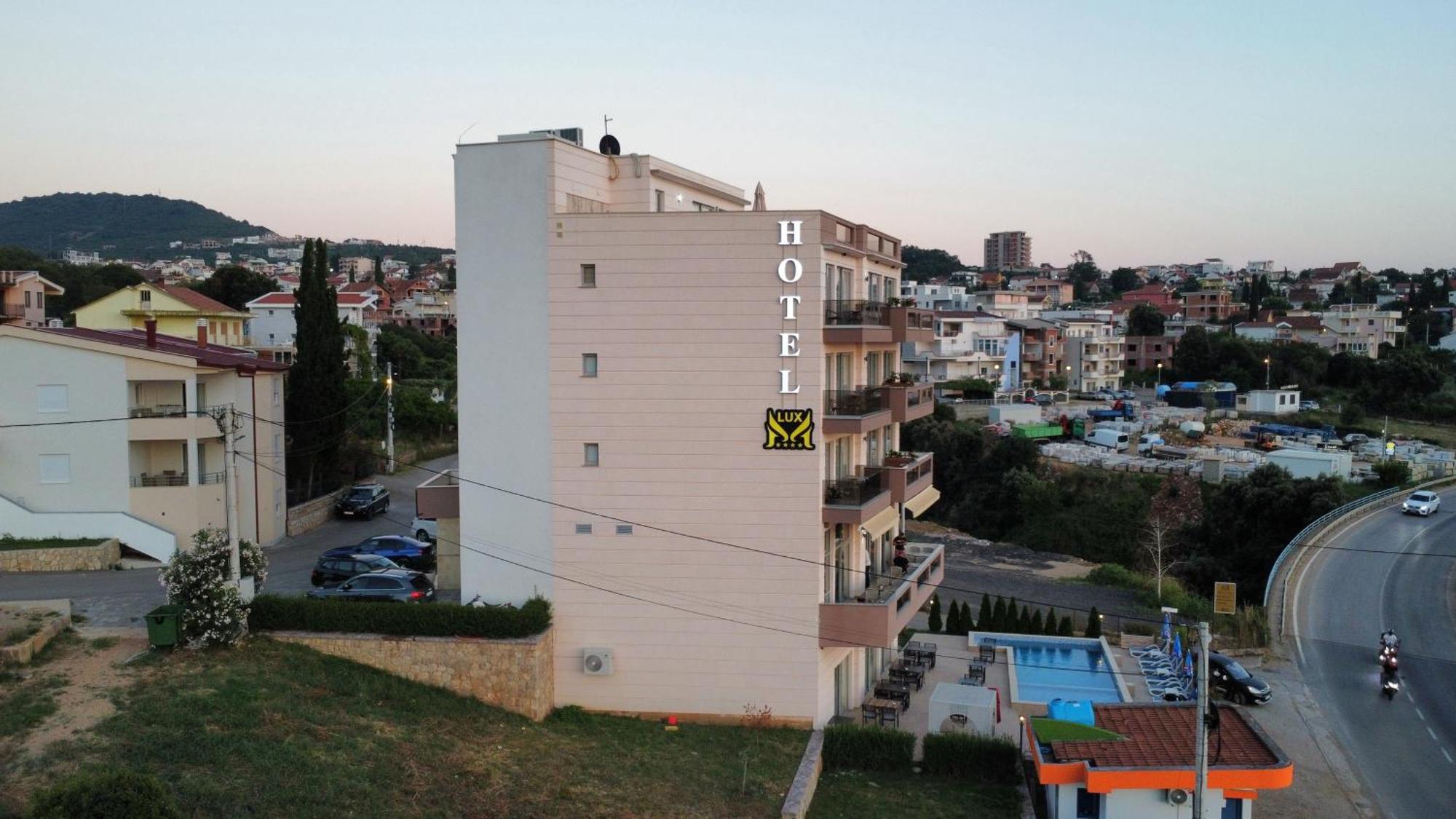 Lux Hotel M Dobra Voda Exterior photo