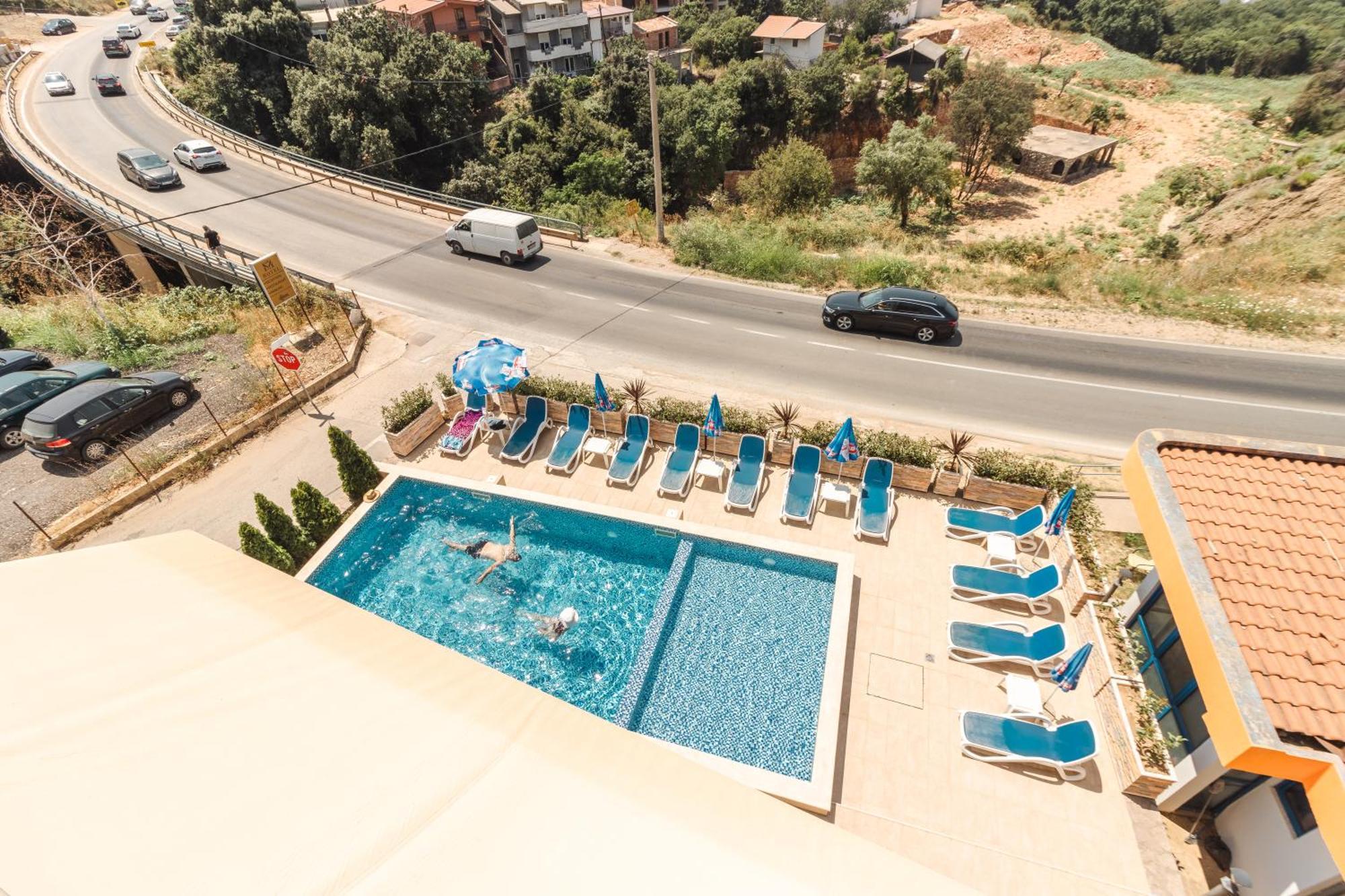 Lux Hotel M Dobra Voda Exterior photo