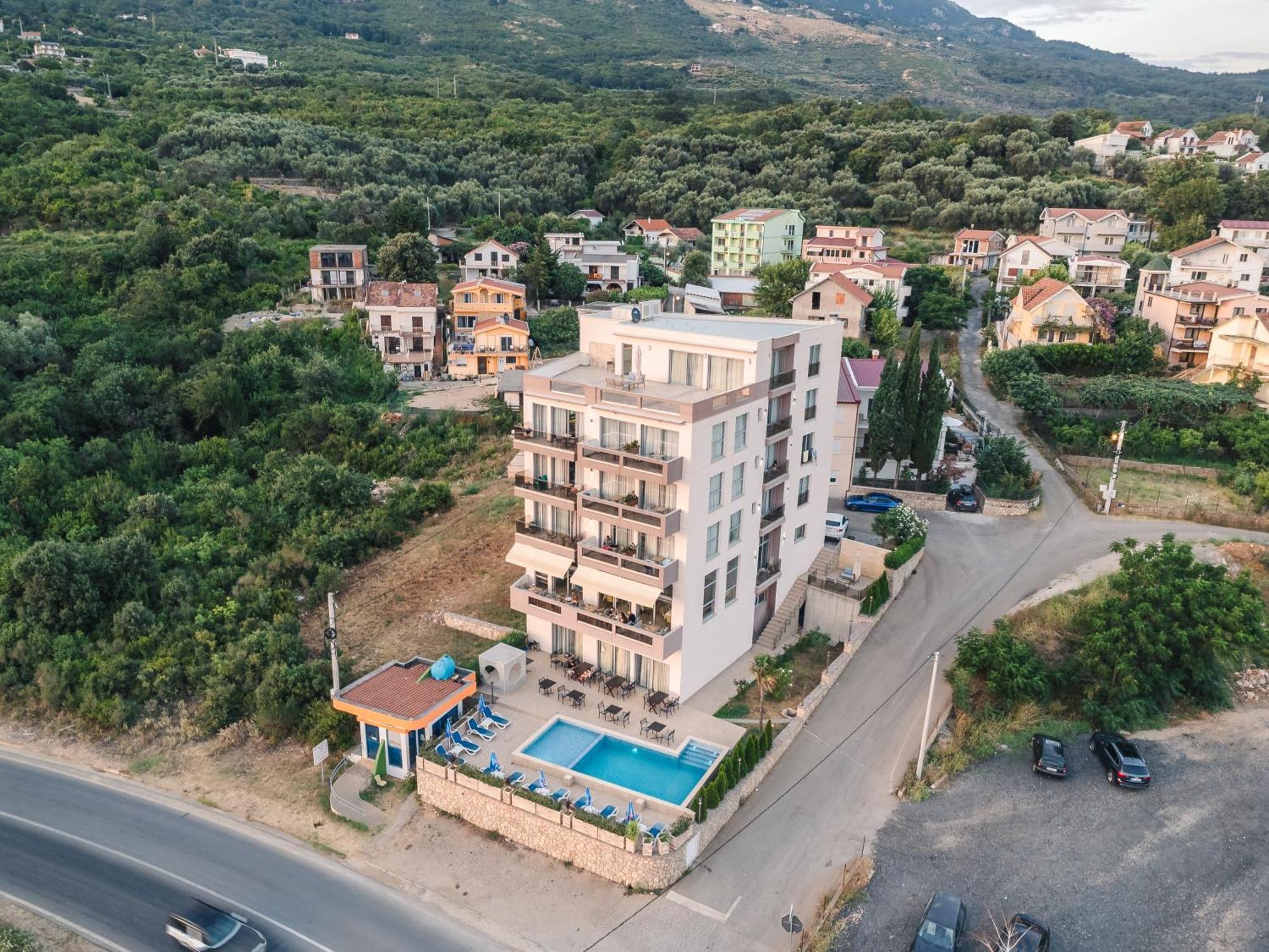 Lux Hotel M Dobra Voda Exterior photo