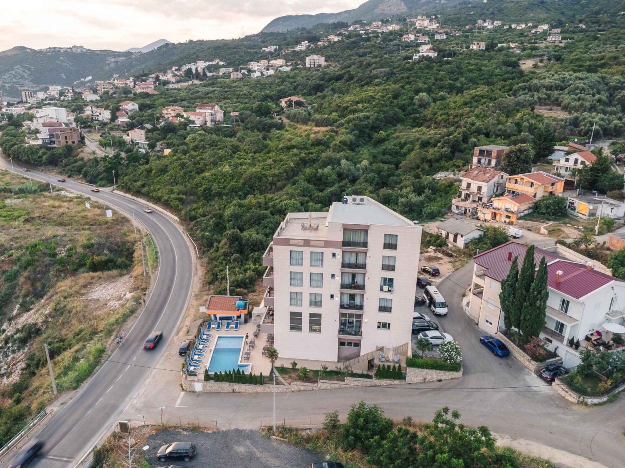 Lux Hotel M Dobra Voda Exterior photo