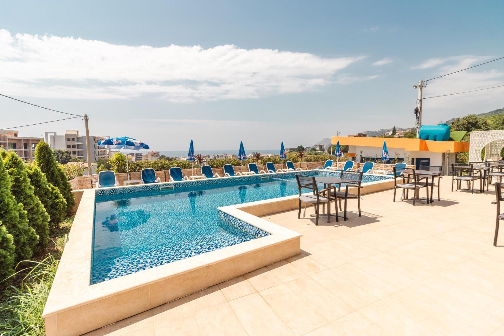 Lux Hotel M Dobra Voda Exterior photo