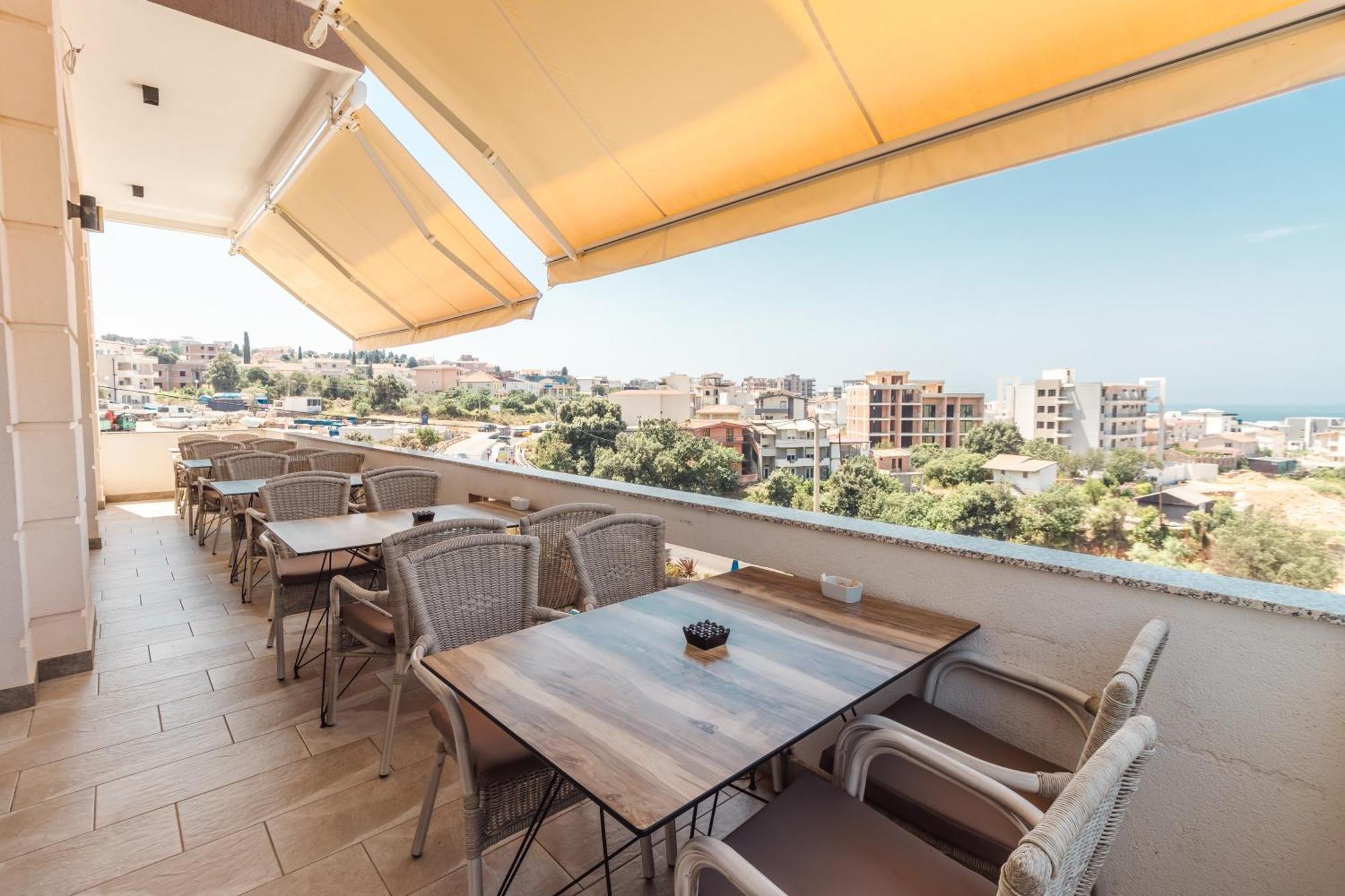 Lux Hotel M Dobra Voda Exterior photo