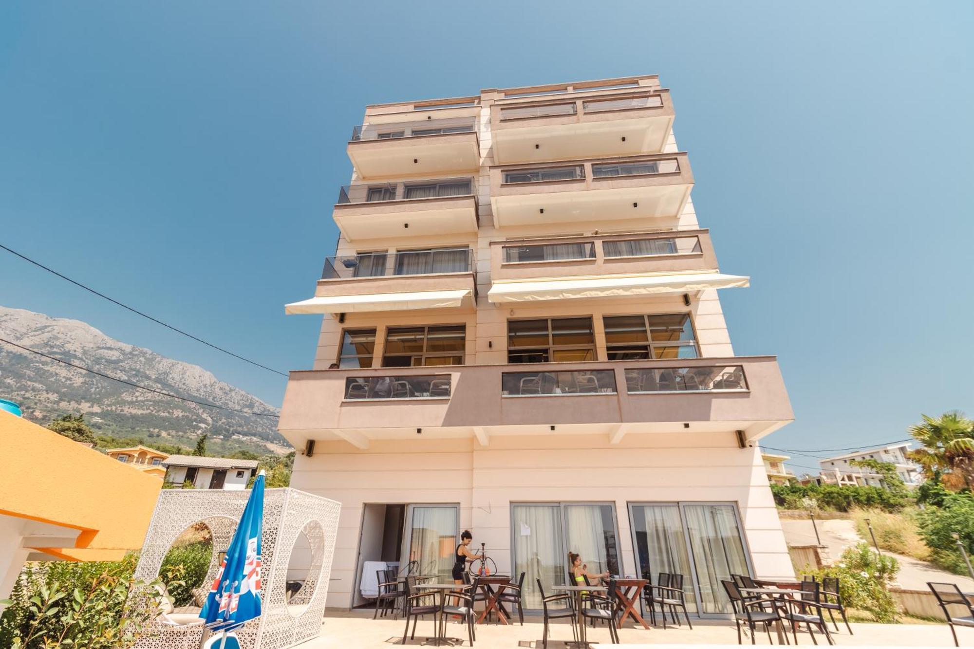 Lux Hotel M Dobra Voda Exterior photo